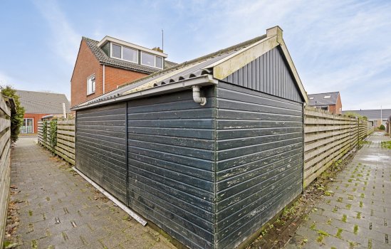 Lange Akker 38, Uithuizermeeden