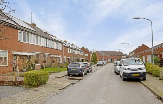 Lange Akker 38, Uithuizermeeden