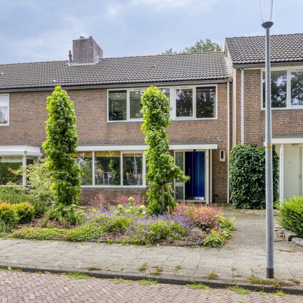 Brink 28, Veendam