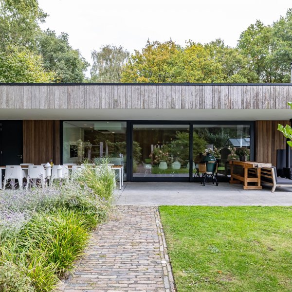 Julianalaan 100, ZUIDLAREN