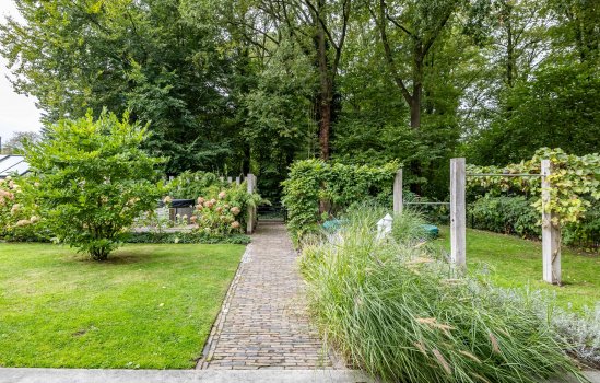 Julianalaan 100, ZUIDLAREN