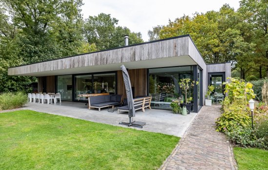 Julianalaan 100, ZUIDLAREN