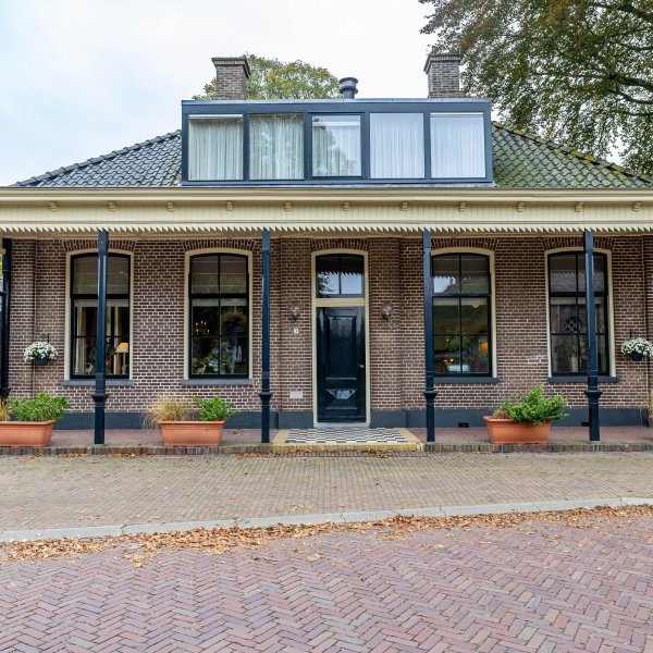 Brinkstraat 1, VRIES