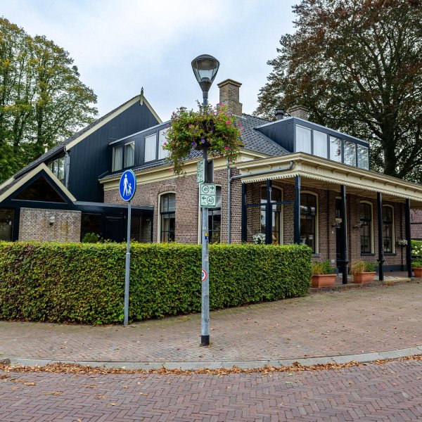 Brinkstraat 1, VRIES