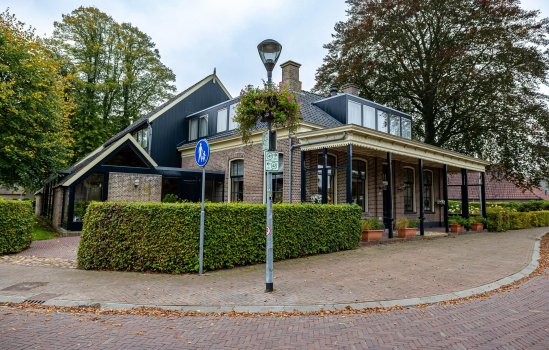 Brinkstraat 1, VRIES