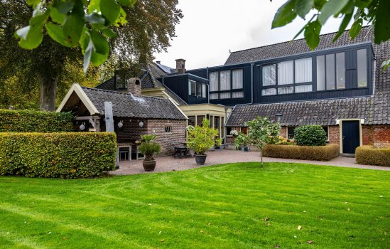 Brinkstraat 1, VRIES