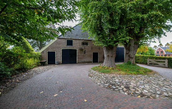 Brinkstraat 1, VRIES