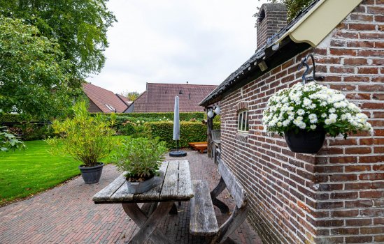 Brinkstraat 1, VRIES