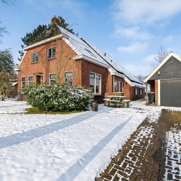 Dorpsweg 12, DONDEREN