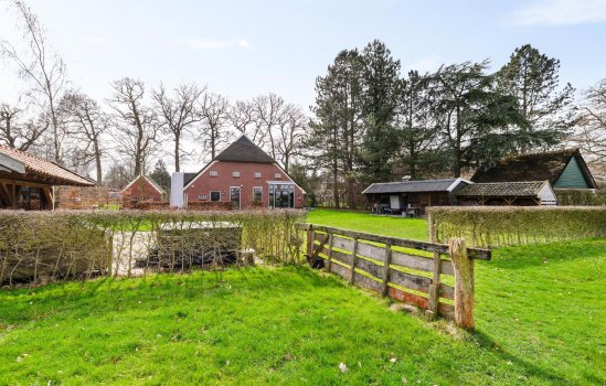 Dorpsweg 12, DONDEREN