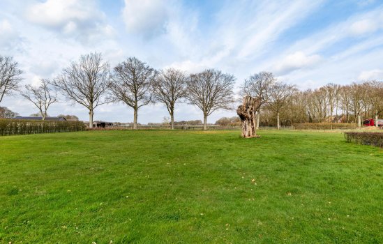 Dorpsweg 12, DONDEREN