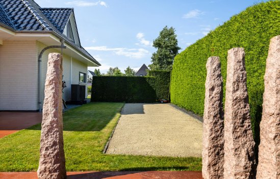 Dotterbloem 2, LEEK