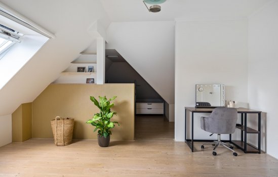 Dotterbloem 2, LEEK