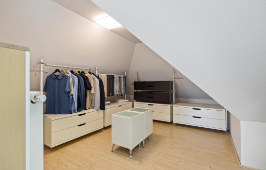 Dotterbloem 2, LEEK