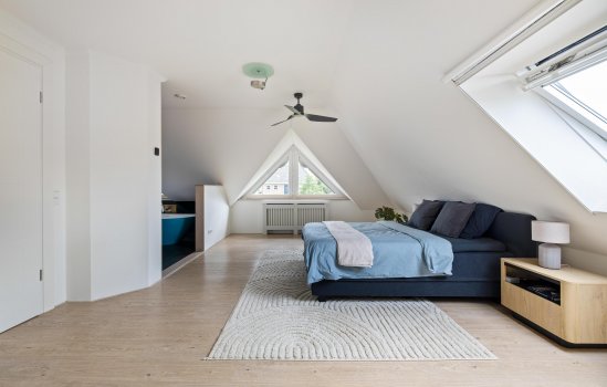 Dotterbloem 2, LEEK