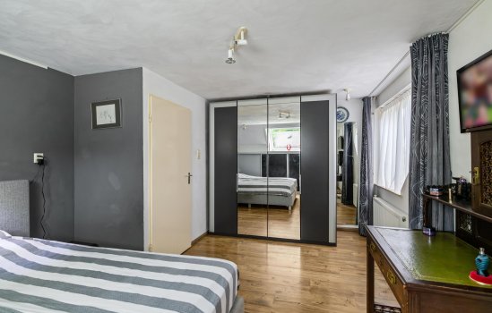 Drosten 4, VRIES