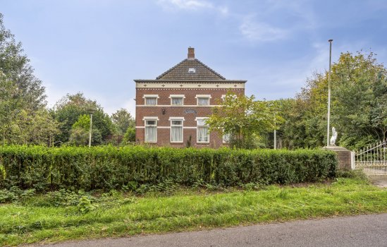 Numero Dertien 24, Veendam
