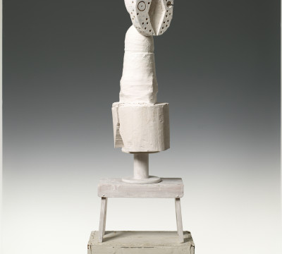 Tal R – Vogel, 2016 Mixed media, 93 x 23 x 29 cm Galleri Bo Bjerggaard Foto: Anders Sune Berg