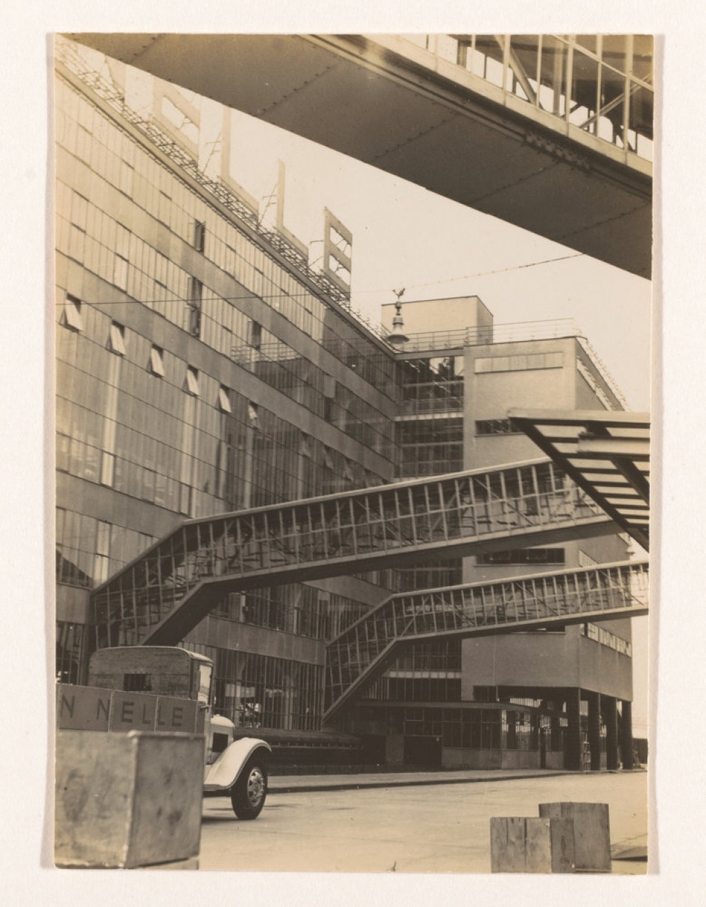 De Van Nelle-fabriek in Rotterdam, ca. 1930-1932. Foto: Iwao Yamawaki. Rijksmuseum Amsterdam. © erven Iwao Yamawaki.