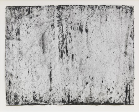 Richard Serra: Ramble 3-54, 2015 . Etching Ink, paintstick, silica and lithocrayon on paper 19¾ x 25¼” (50.2 x 64.1 cm) C/o Pictoright Amsterdam, 2017.