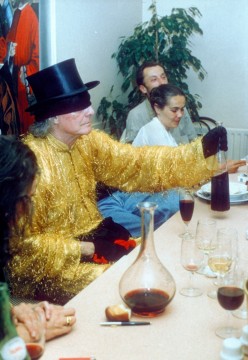 James Lee Byars at the Philosophical Banquet, 1 July 1994. Photo: from the private collection of Carlos Becerra.