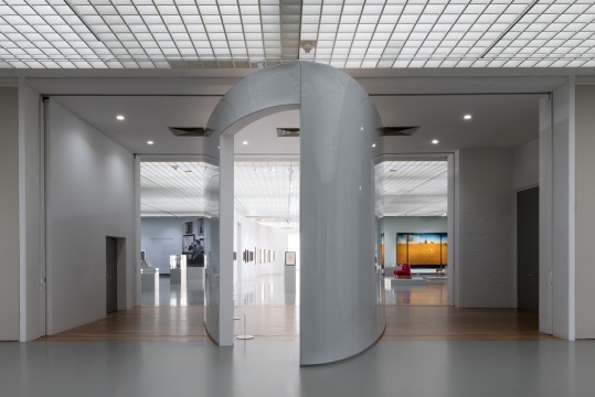 Zaaloverzicht 'Gek van Surrealisme' Foto: Lotte Stekelenburg © Pictoright Amsterdam 2017