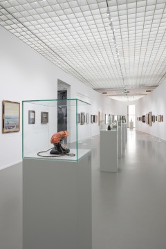 Zaaloverzicht 'Gek van Surrealisme' Foto: Lotte Stekelenburg © Pictoright Amsterdam 2017