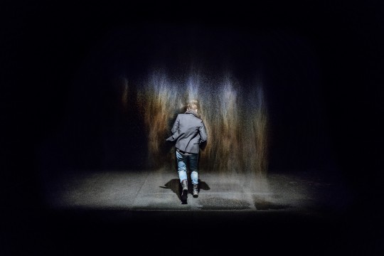 Olafur Eliasson, Beauty,1993, Spotlight, water, nozzles, wood, hose, pump, Moderna Museet, Stockholm 2015