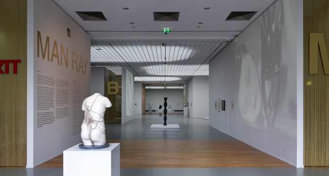 Tentoonstelling Brancusi, Rosso, Man Ray - Framing Sculpture, Museum Boijmans Van Beuningen, 2014. Foto: Gert-Jan de Rooij, Amsterdam.
