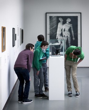 Tentoonstelling Brancusi, Rosso, Man Ray - Framing Sculpture, Museum Boijmans Van Beuningen, 2014. Foto: Gert-Jan de Rooij, Amsterdam.