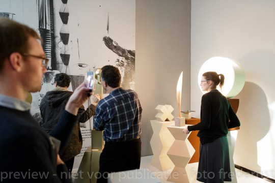 Studio Brancusi, tentoonstelling Brancusi, Rosso, Man Ray - Framing Sculpture, Museum Boijmans Van Beuningen, 2014. Foto: Gert-Jan de Rooij, Amsterdam.