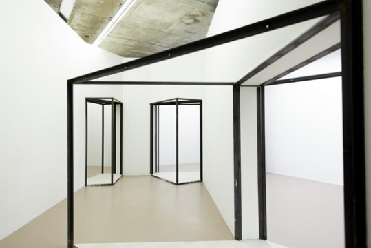 Exhibition overview 'Sensory Spaces 1 - Oscar Tuazon' Photo: Hans Wilschut