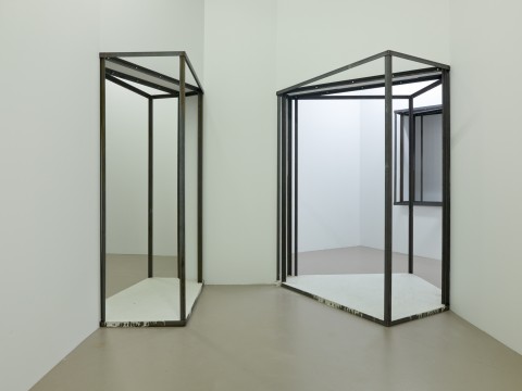 Exhibition overview 'Sensory Spaces 1 - Oscar Tuazon' Photo: Hans Wilschut