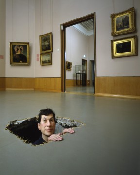 Maurizio Cattelan, Untitled (Manhole), 2001, Museum Boijmans Van Beuningen, bruikleen kunstenaar: 2002.