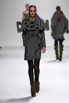 Viktor&Rolf, The DREAM ON (Look 10), NO collectie, herfst/winter 2008-2009, fotografie: Peter Stigter