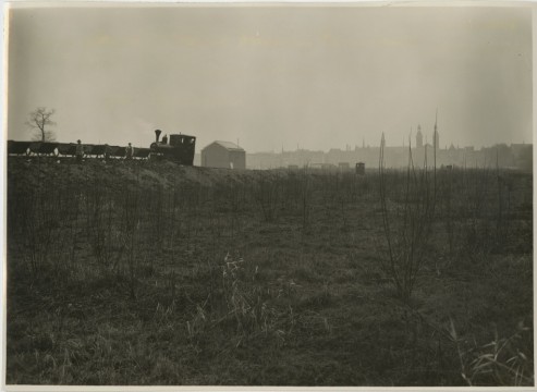 Het Land van Hoboken (landgoed Dijkzigt) - nu het Museumpark maar toen nog een rustig weiland achter de Westersingel - wordt de nieuwe locatie voor het museum.