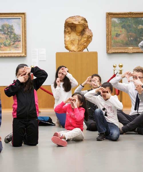 Met steun van een particulier zijn we in 2013 gestart met het Boijmans Taal- en Reken programma. Een driejarig onderzoeksproject waarin we op basisscholen in de regio Rotterdam onderzochten hoe we kunstlessen en museumbezoek een plek in het hart van het onderwijs kunnen geven door kunst in te zetten bij het verbeteren van taal- en rekenvaardigheden. De resultaten van dit project hebben onder andere geleid tot een nieuw aanbod van museumlessen voor basisschoolleerlingen.