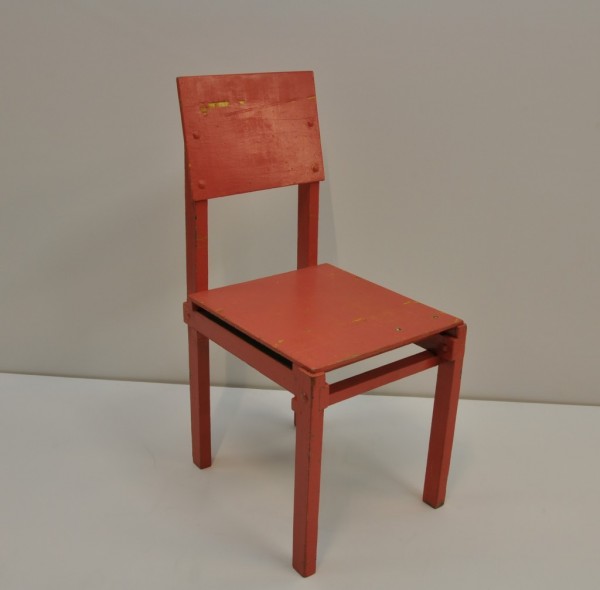 Gerrit Thomas Rietveld, Militaire stoel, 1923 – 1926. Geverfd vurenhout en triplex, bouten