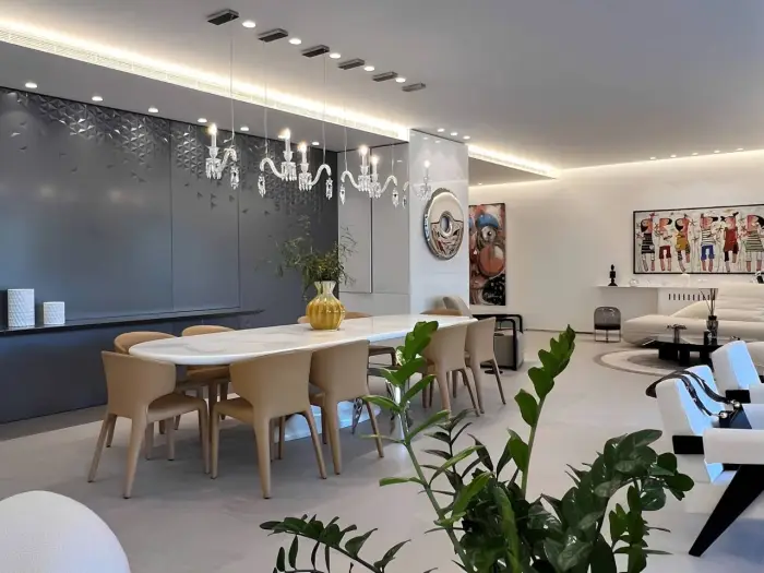 TRENDY LUXURY