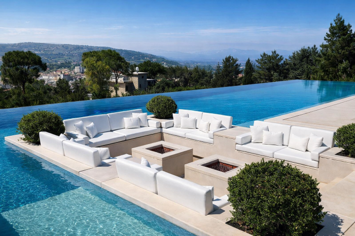 Neighbors of the Mir