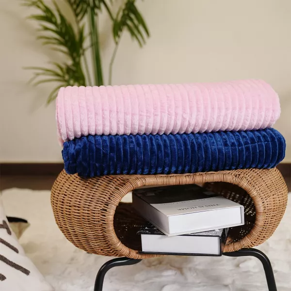 Soft Comfortable Double Throw Blanket ( 200 x 230 cm )