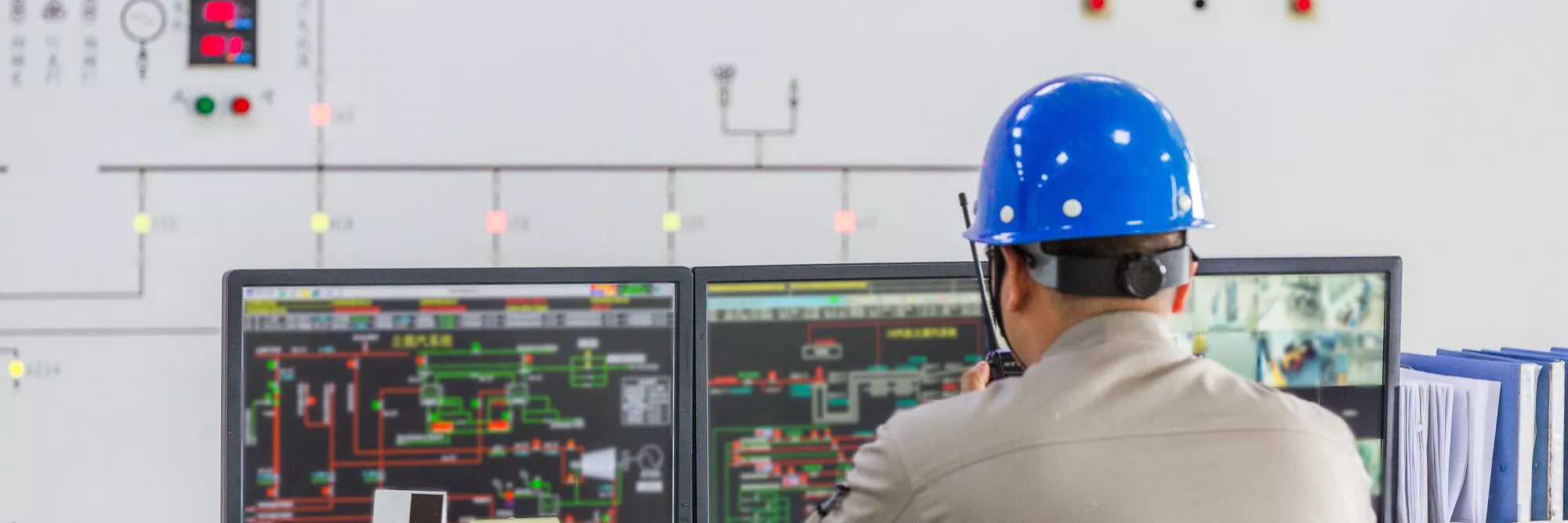 workers-control-room