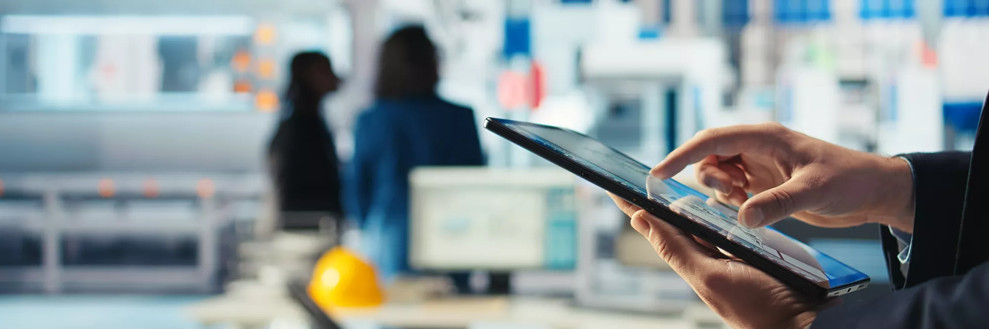 photovoltaics-factory-worker-uses-tracking-software-tablet-diagnose-system