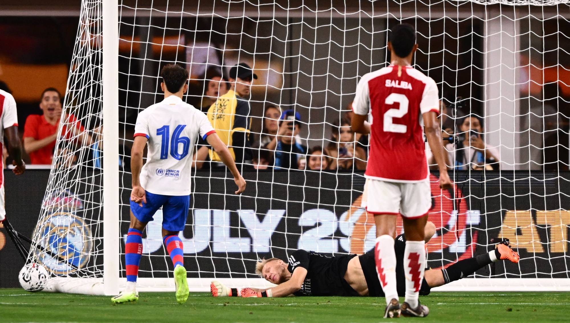 Football Lebanon - أرسنال يدك مرمى برشلونة بخماسية