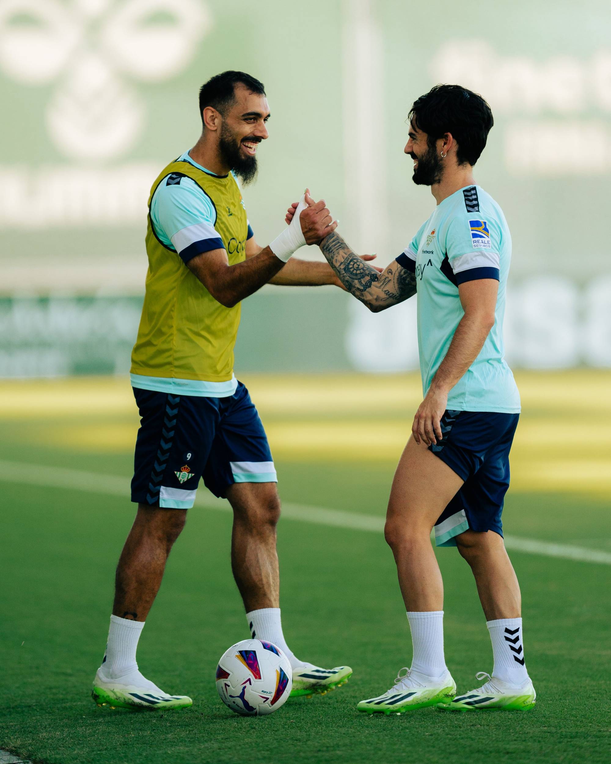 Football Lebanon - إيسكو يوقّع مع ريال بيتيس