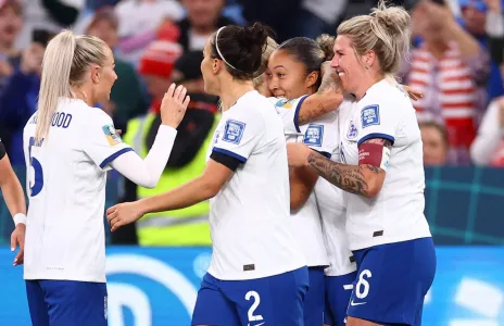 Football Lebanon - إنكلترا تقترب من ثمن النهائي... والأرجنتين تتعثر