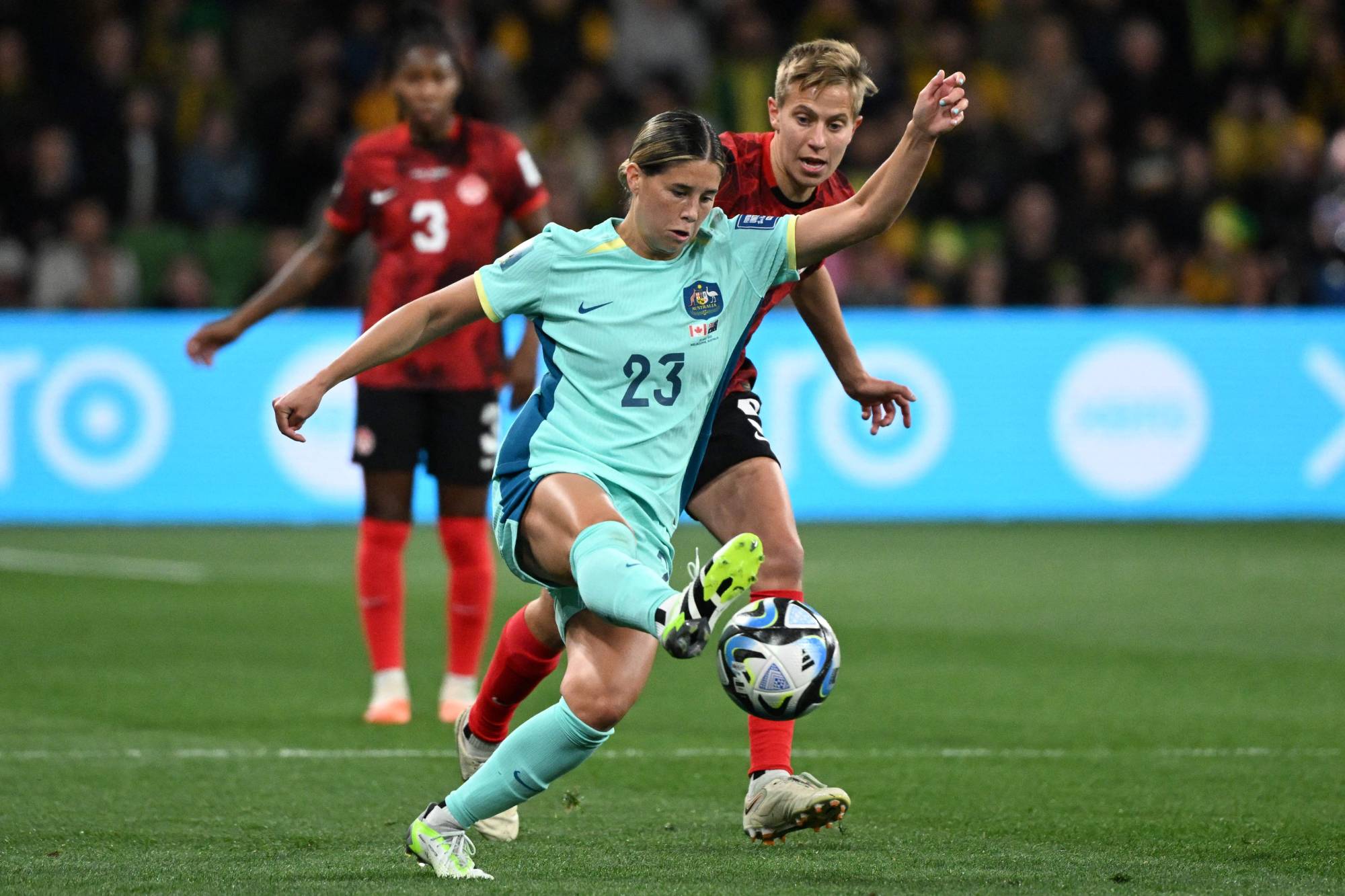 Football Lebanon - أستراليا تٌقصي كندا... ونيجيريا تلحقها إلى ثمن النهائي