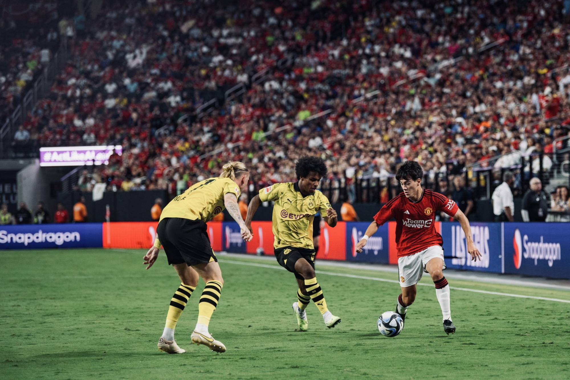 Football Lebanon - يونايتد ينهي جولته بهزيمة أمام دورتموند