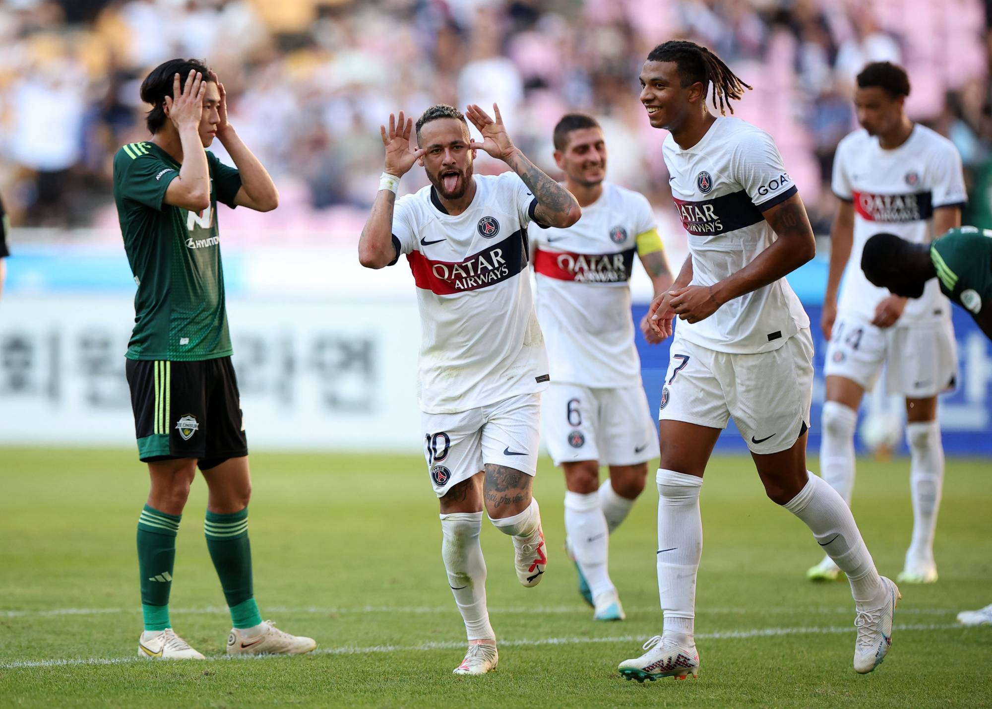 Football Lebanon - هدفا نيمار يقودان PSG إلى الفوز في كوريا