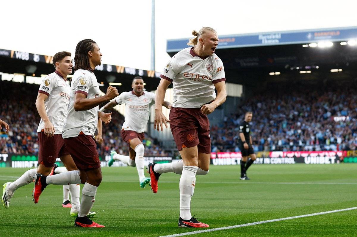 Football Lebanon - ثنائية افتتاحية لهالاند في بيرنلي... وإصابة لدي بروين